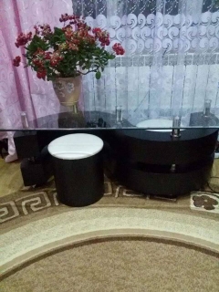 Журнальный столик Nina венге + 2 пуфа